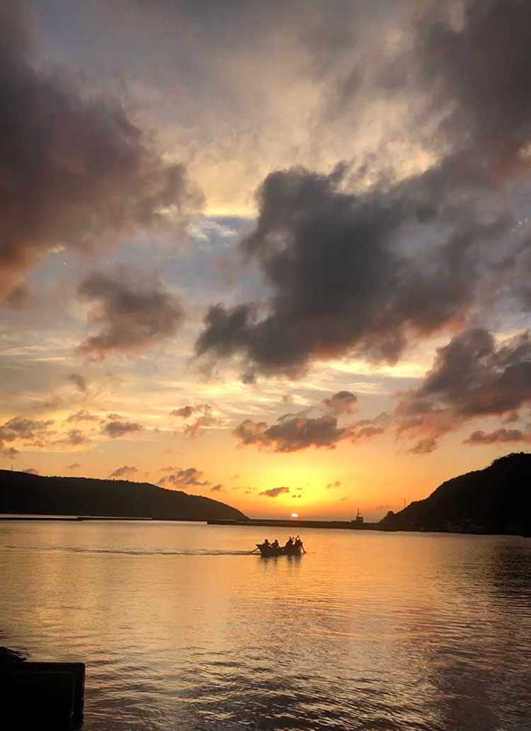 結の島 離島 看護師 奄美 夕暮れ